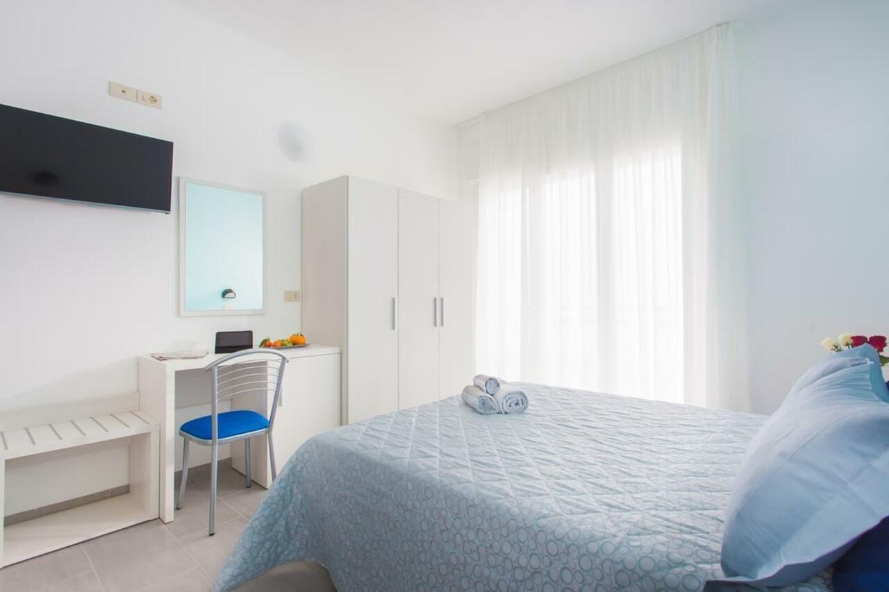 Hotel Platinum Римини Екстериор снимка
